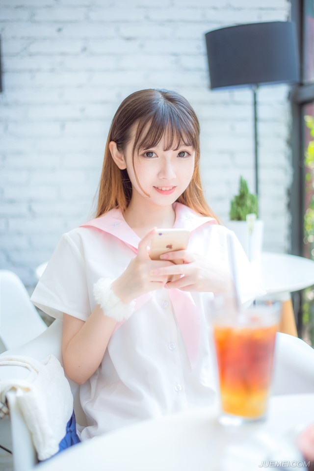 军中众将翘首等待着自己回去给大家一个交代，刘璝心里面就一阵憋得慌，事情已经被证实了，但他不知道该如何回军中给众将士解释，一面是君恩，一面却是袍泽之情，王累的眼珠子就那么挂在王家的大门上，当确认那些事情属实之后，他不知道该如何去为刘璋开脱。